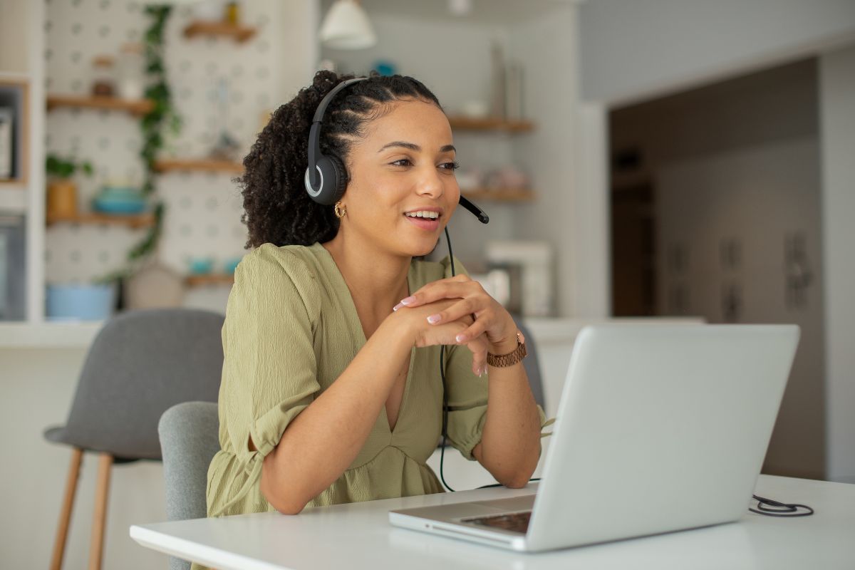 Confident salesperson preparing a sales call with Pitchbase AI simulator